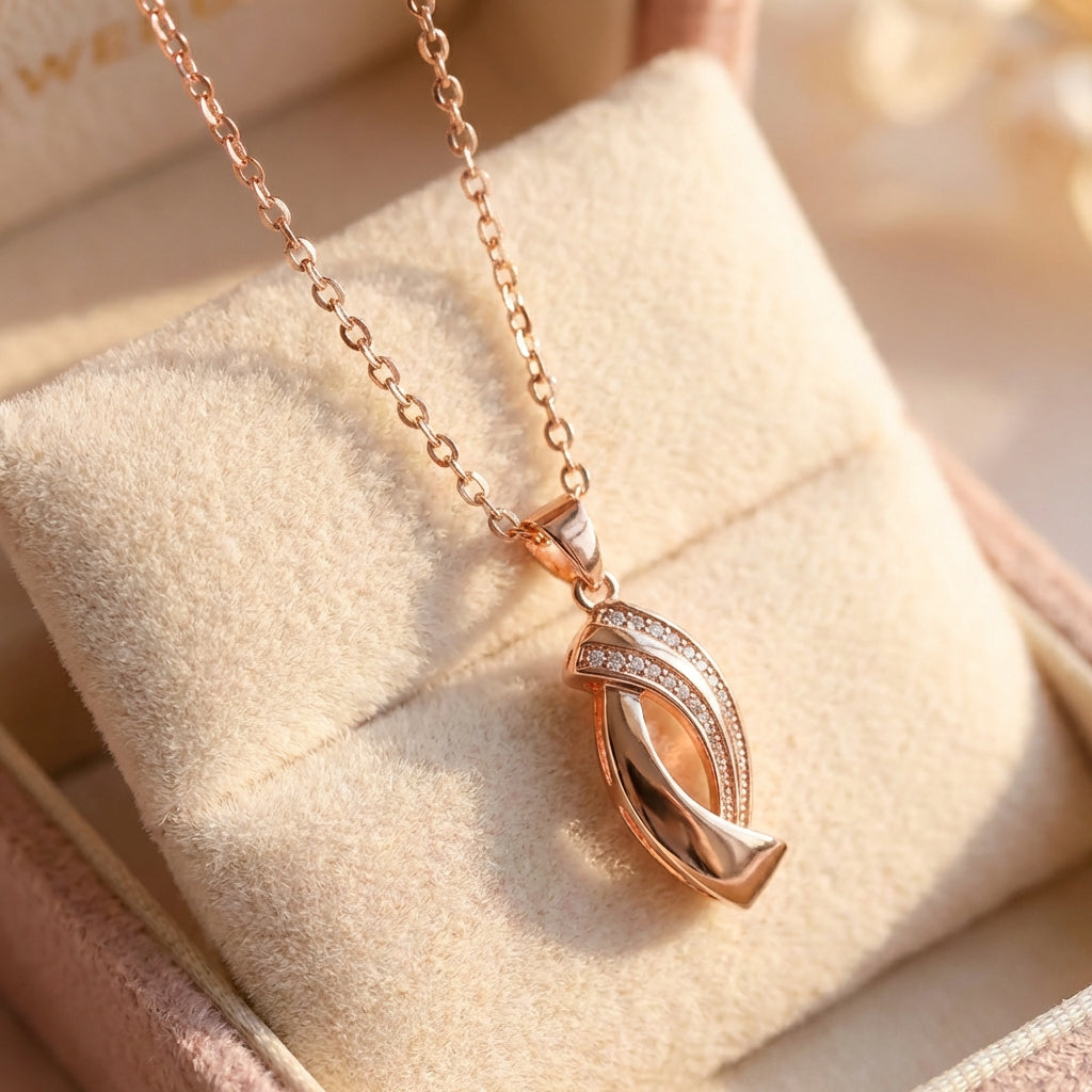 Fine Glossy Zircon Necklace