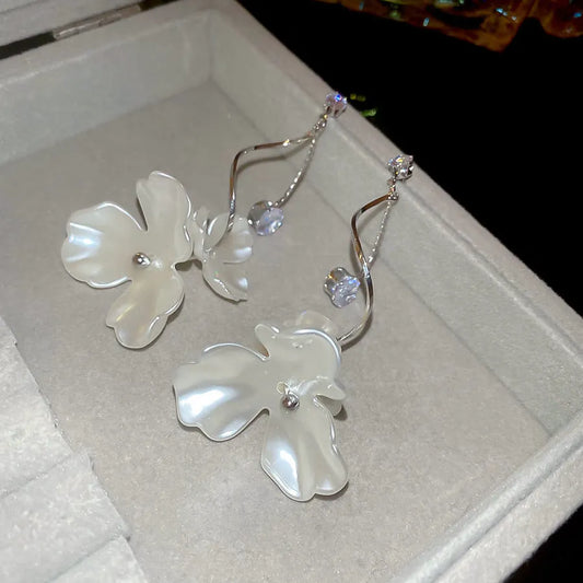 Elegant Pearl Flower Earrings