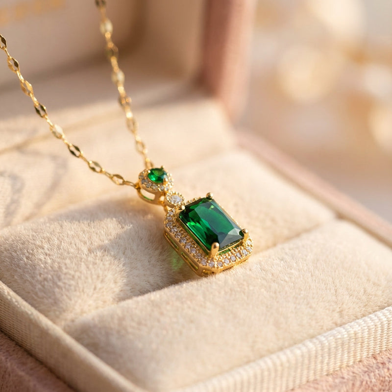 Vintage Green Stone Pendant Necklace
