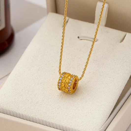 Elegant Gold Leaf Necklace