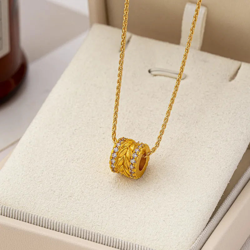 Elegant Gold Leaf Necklace