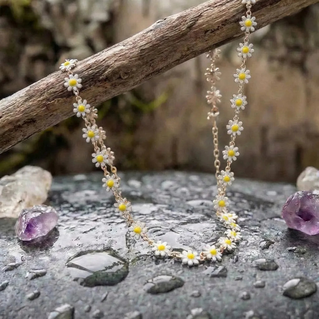 Gold Daisy Necklace