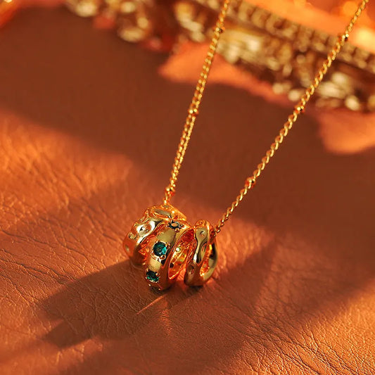 Elegant Gold Pendant Necklace