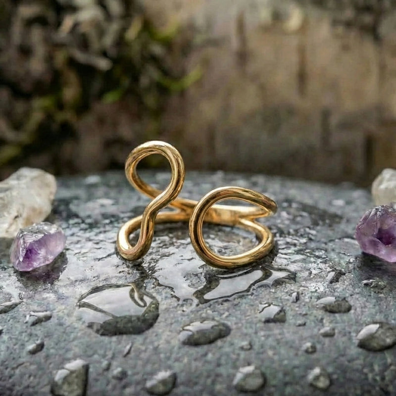 Elegant Gold Curved Ring