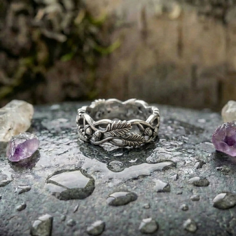 Elegant Leaf Twist Ring