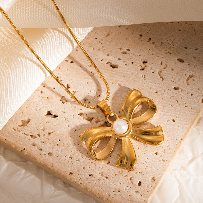 Elegant Pearl Bow Necklace