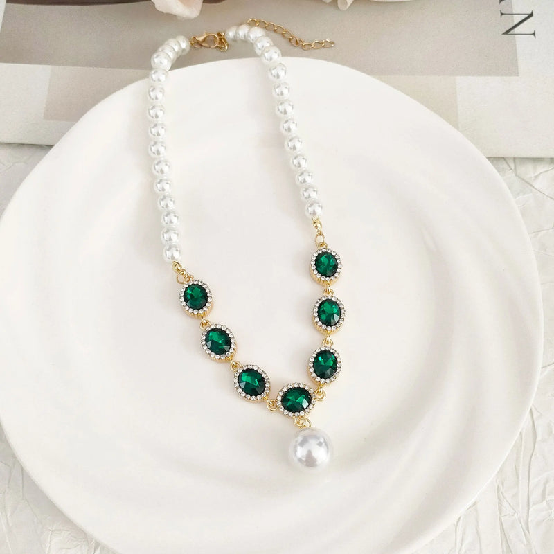 Elegant Emerald Pearl Necklace