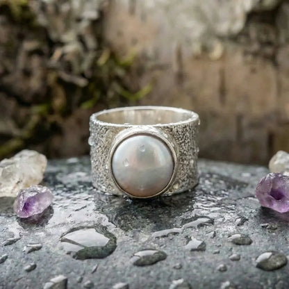 Vintage Inlaid White Pearl Silver Ring