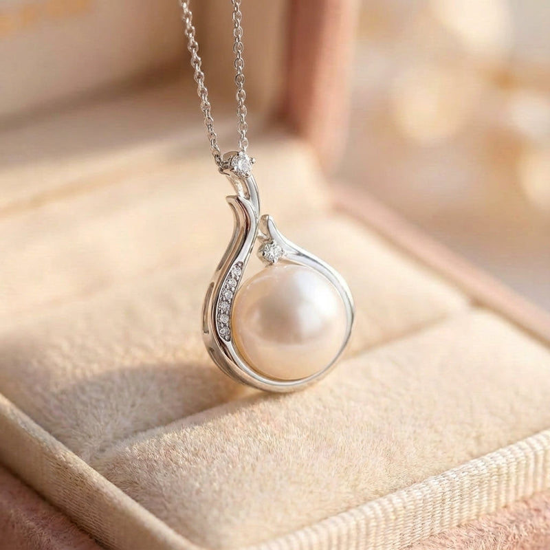Vintage Silver Teardrop Pearl Necklace