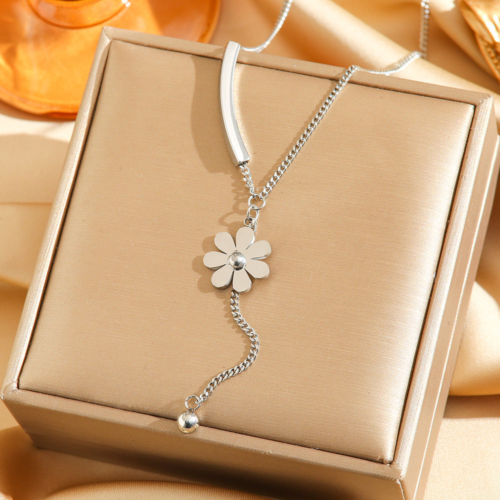 Delicate Daisy Necklace