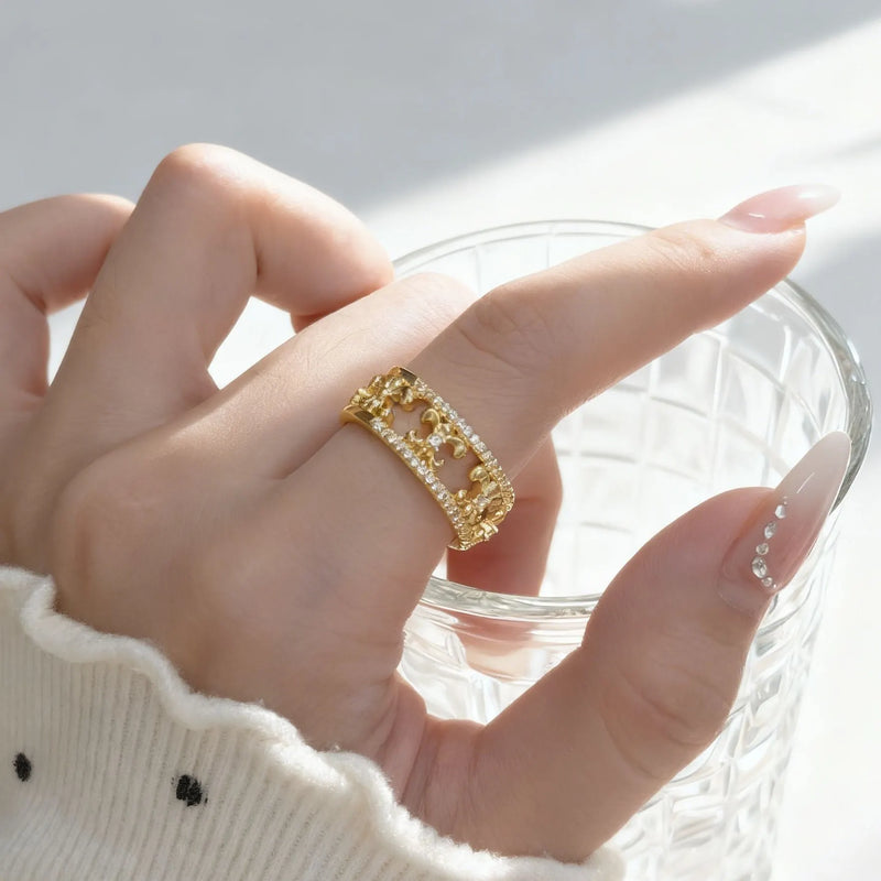 Elegant Gold Filigree Ring