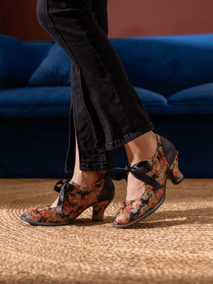 Soffia | Stefania Tie Bow Lace-up Leather Pump