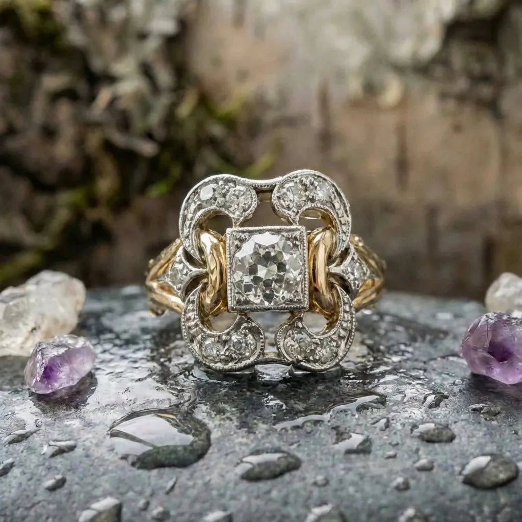 A Vintage Zirconia Gold Ring