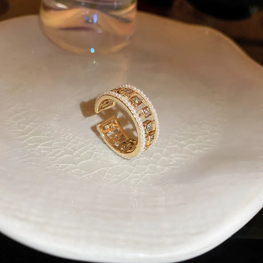 Elegant Gold Diamond Ring