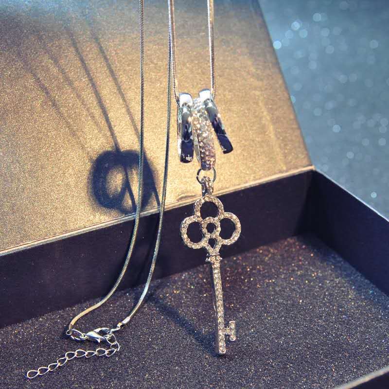Elegant Silver Crystal Clover Key