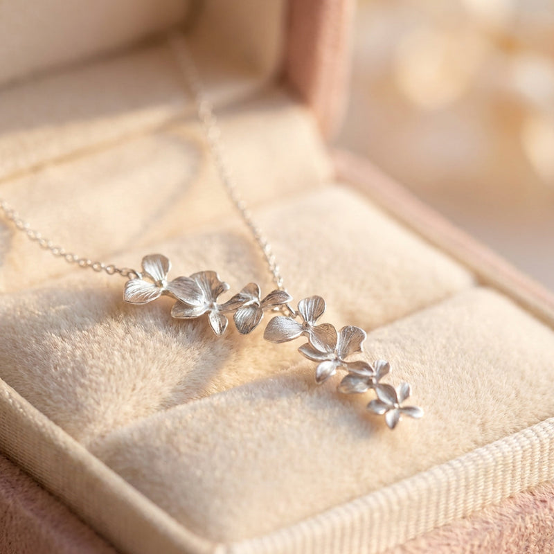 Vintage Silver Flower Necklace