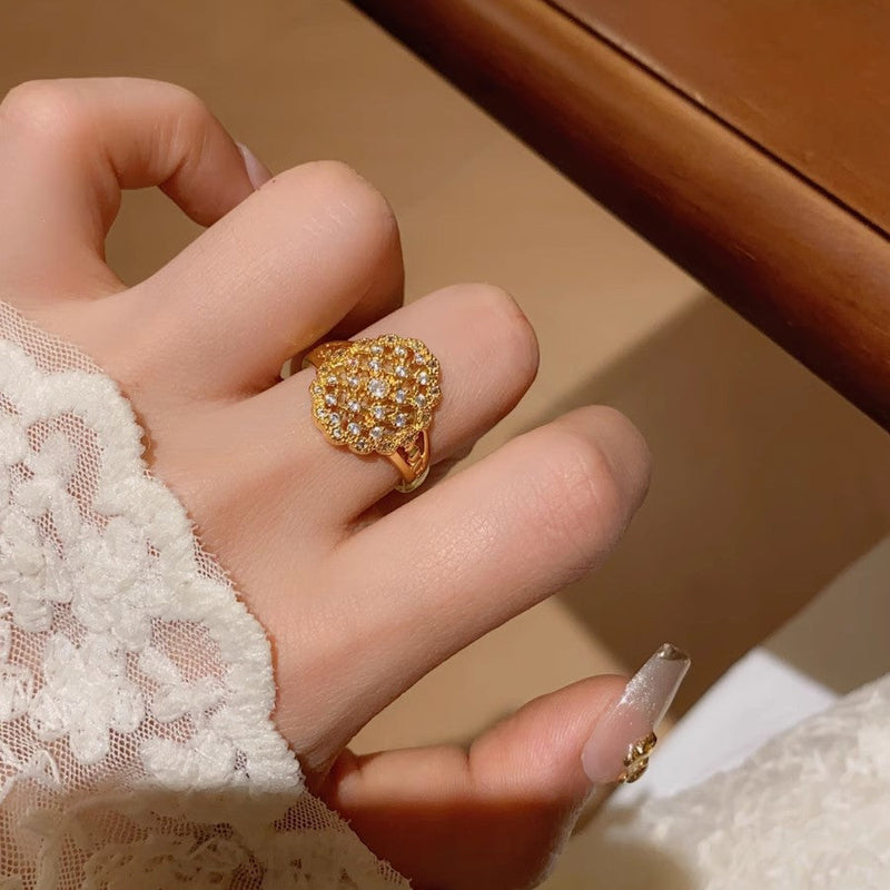Elegant Gold Diamond Ring