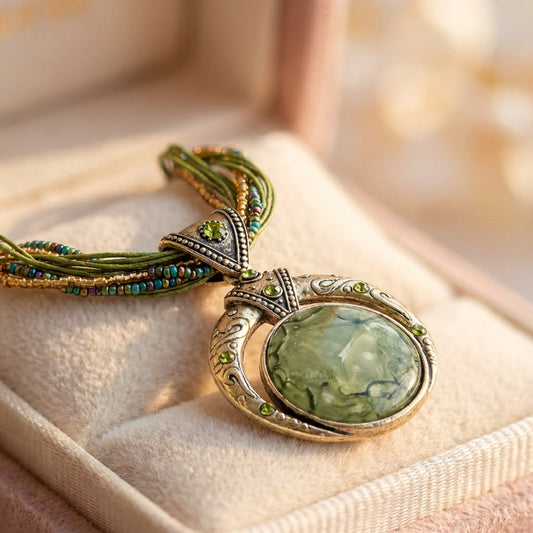 Vintage Ethnic Green Crystal Pendant Necklace