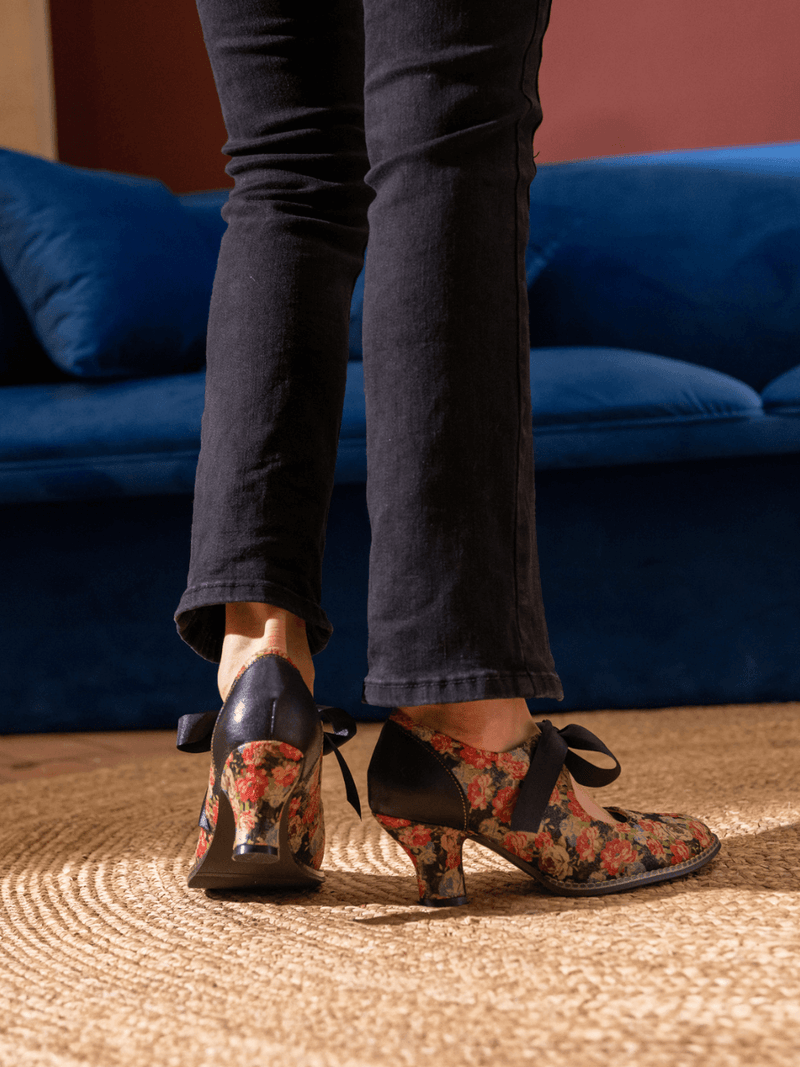 Soffia | Stefania Tie Bow Lace-up Leather Pump