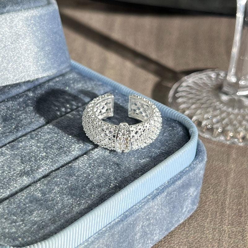 Elegant Round Cut Crystal Ring