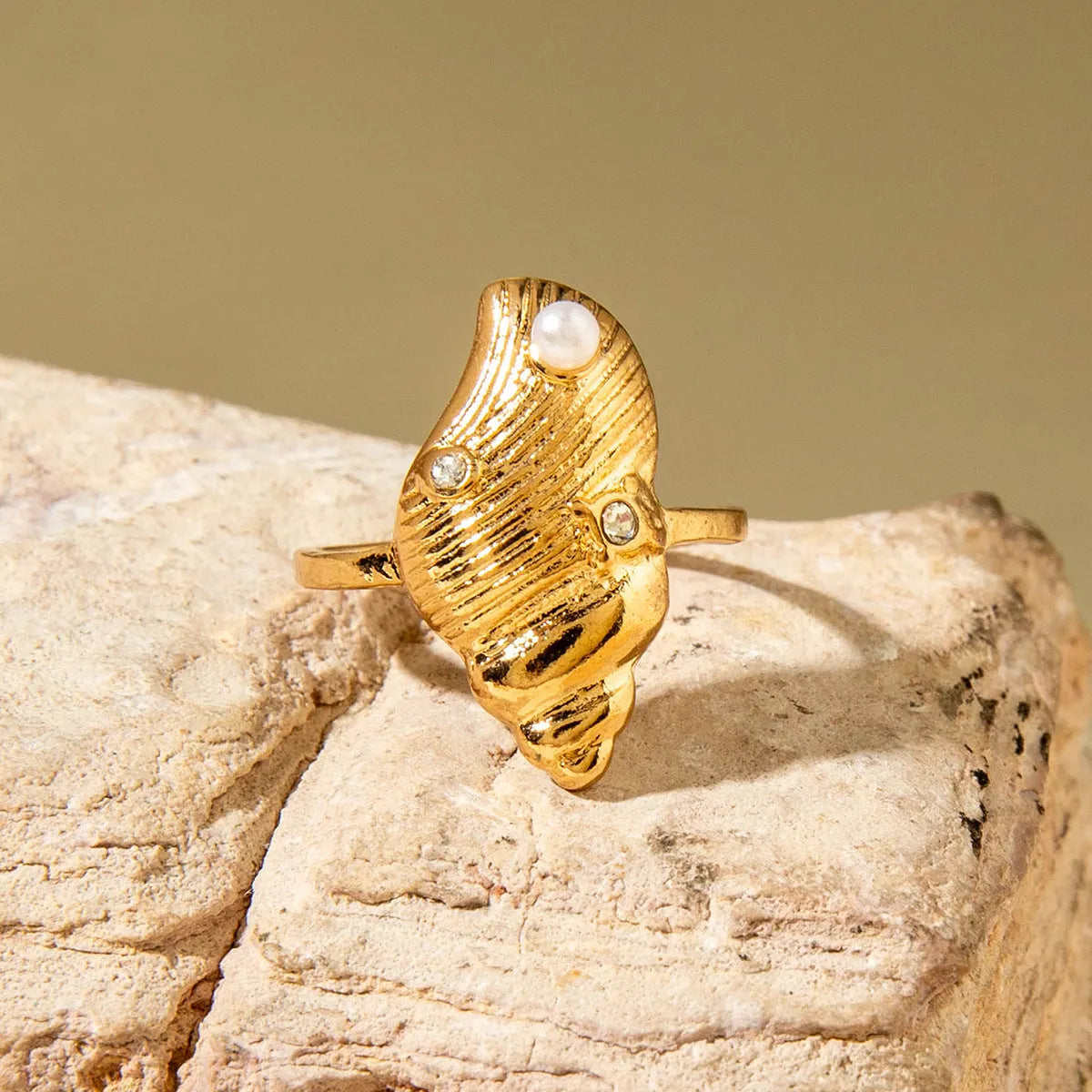 Elegant Pearl Gold Ring
