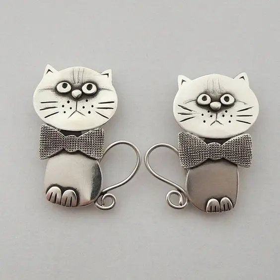 Vintage Cat Bow Earrings