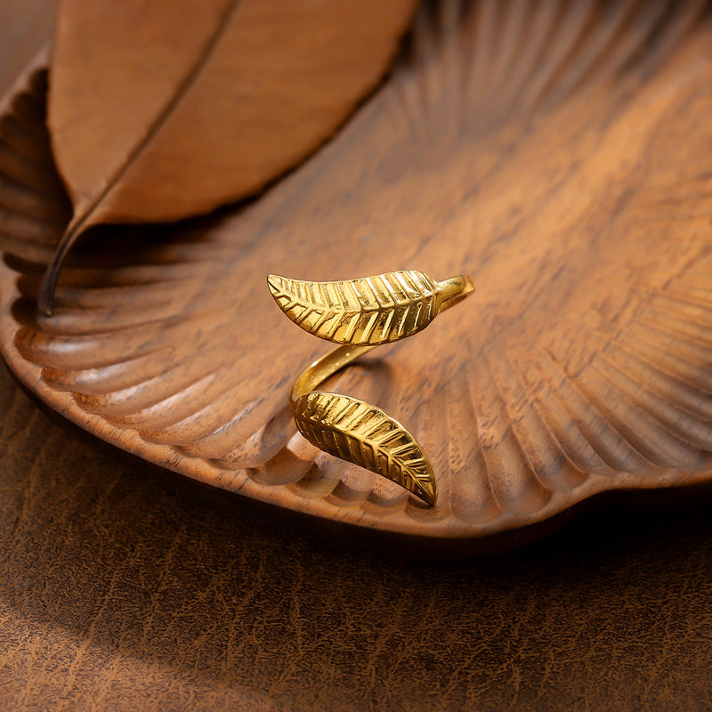 Elegant Gold Leaf Ring