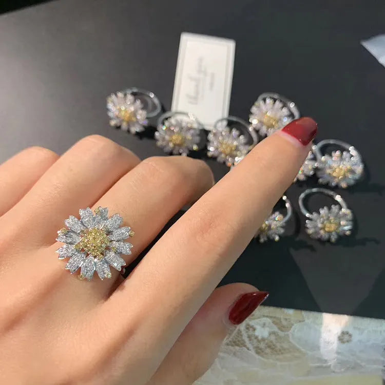 Elegant Daisy Ring