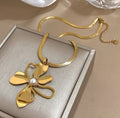 Trendy Hollow Flower Pearl Gold