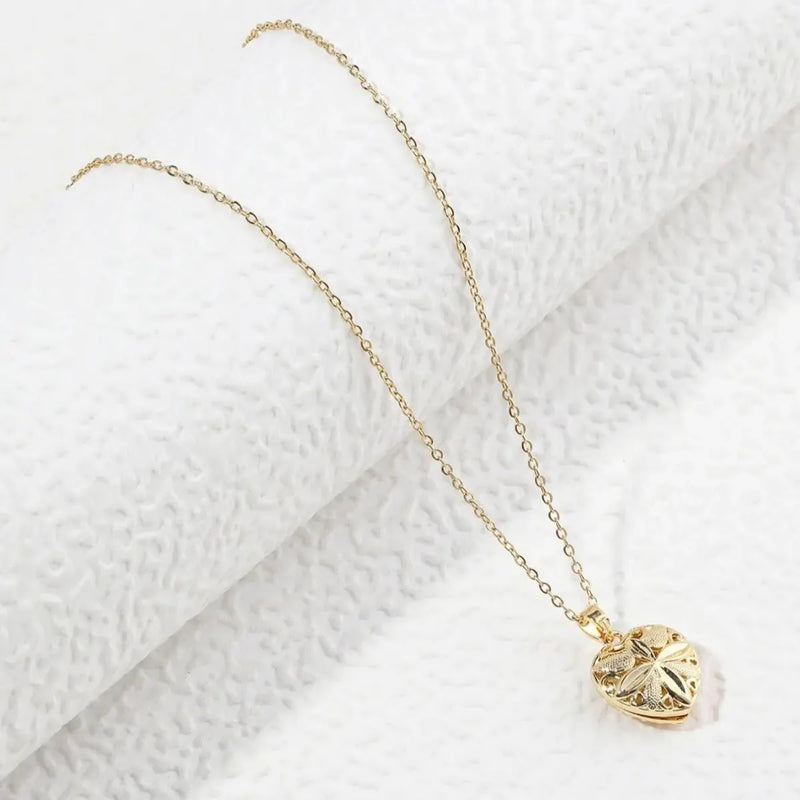 Classic Gold Pendant Necklace