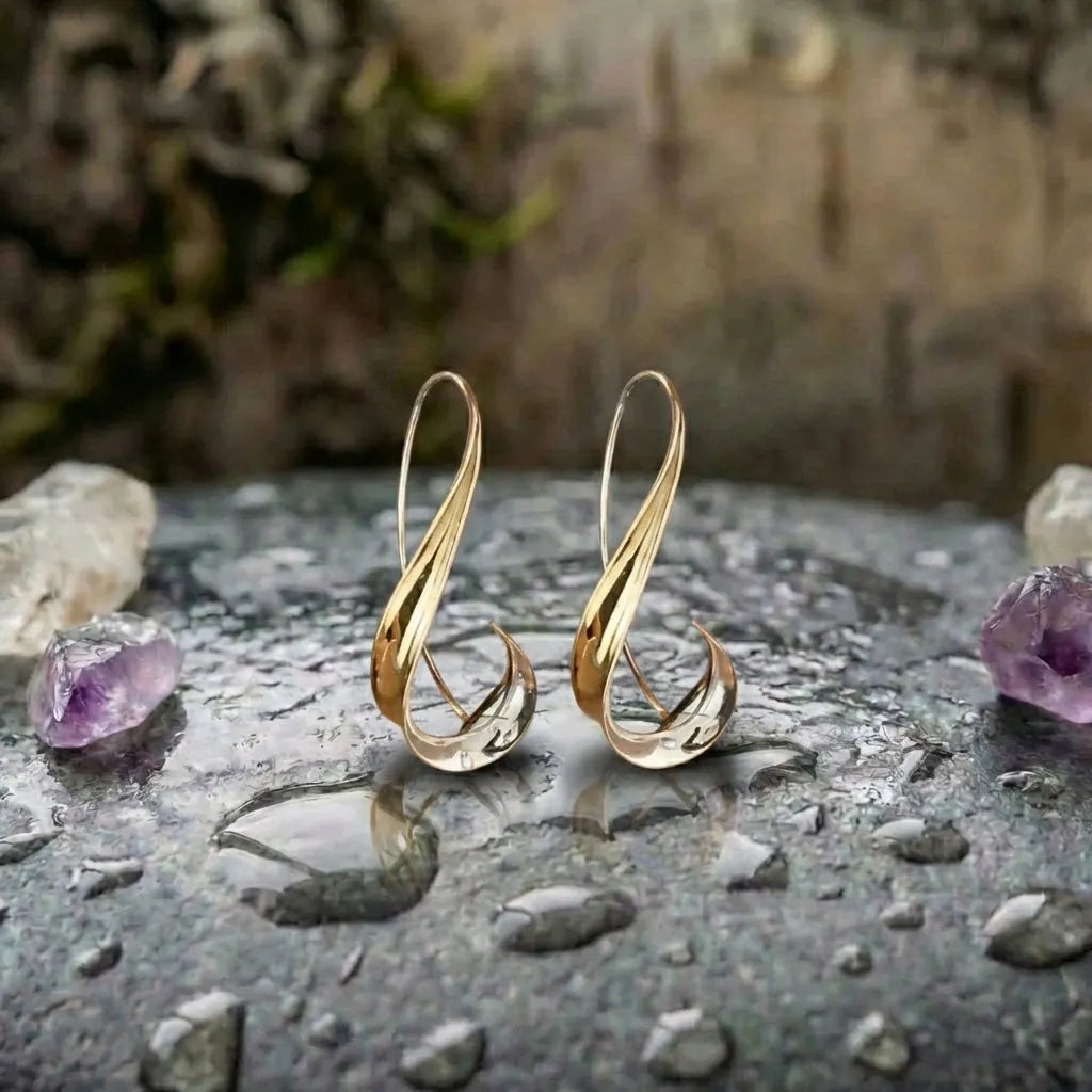 A Vintage Dangling Golden Earring Set