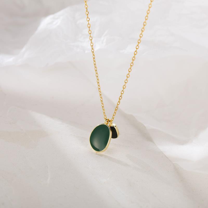Elegant Jade Pendant Necklace