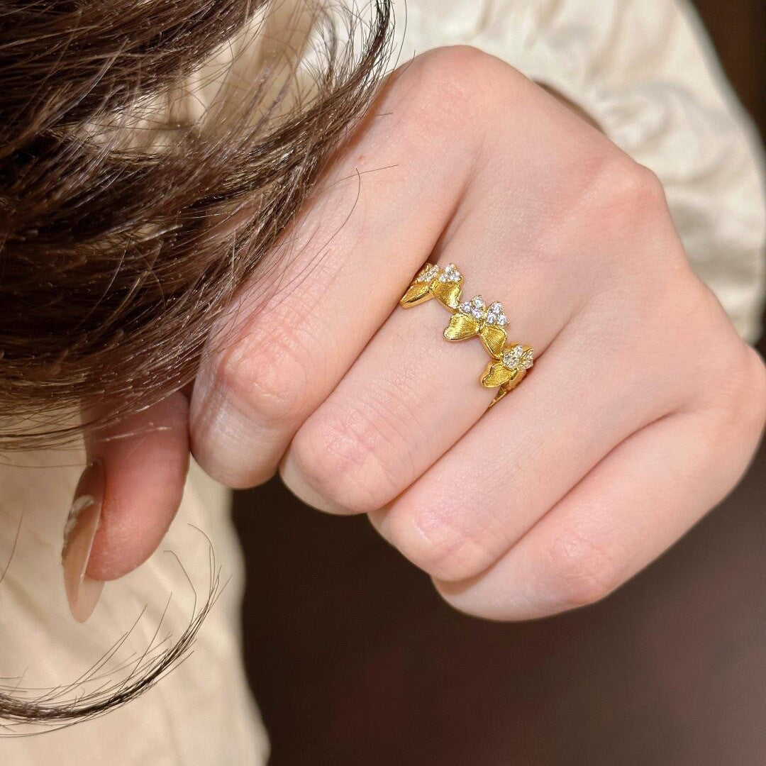 Elegant Gold Leaf Ring