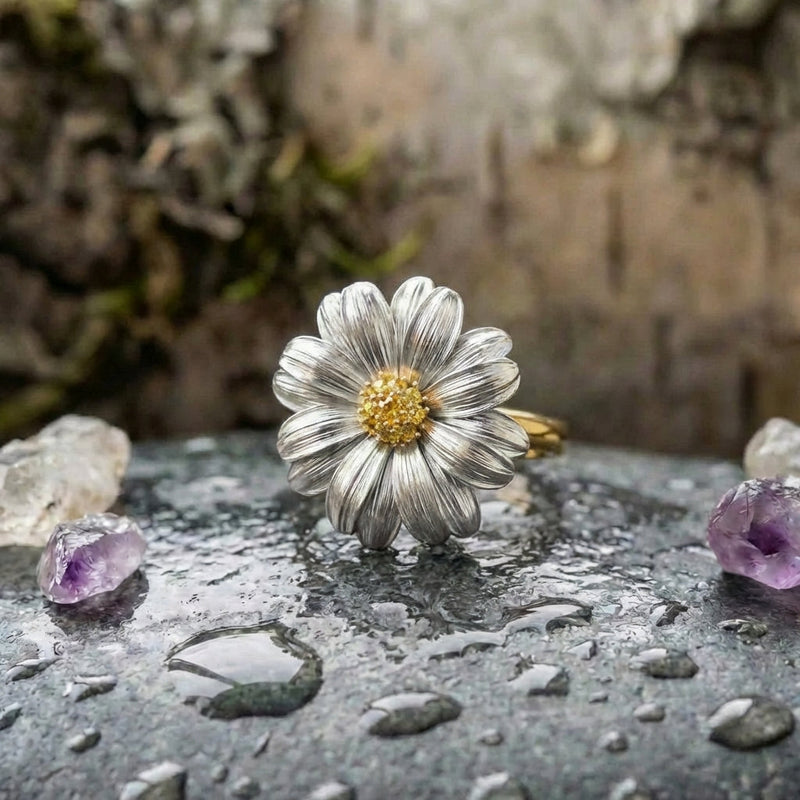 Elegant Daisy Flower Ring