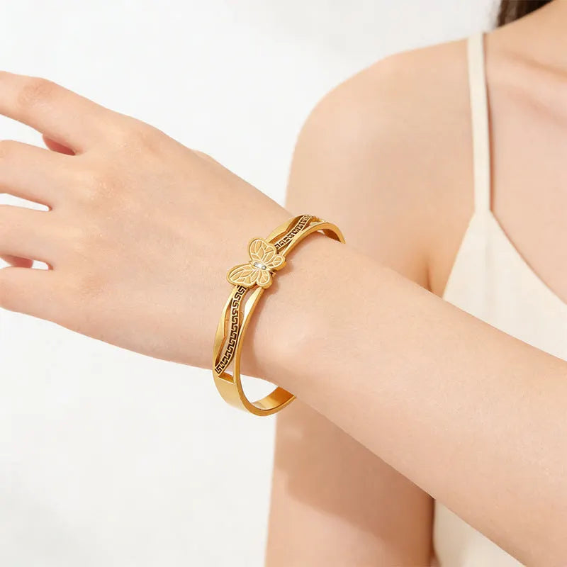 Elegant Gold Flower Bracelet