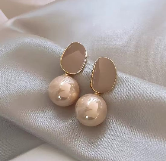 Elegant Light Pearl Dangle