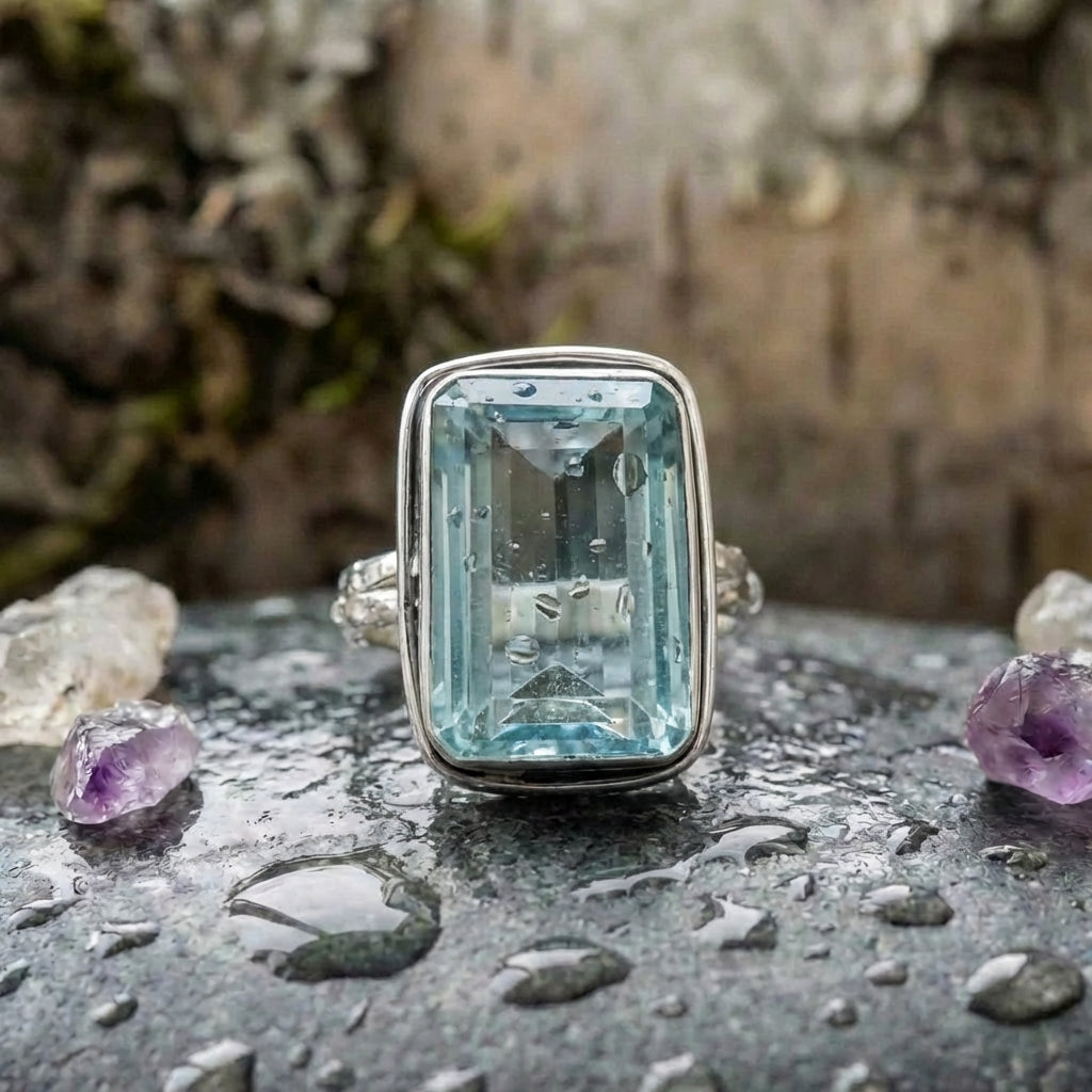 Elegant Blue Crystal Ring