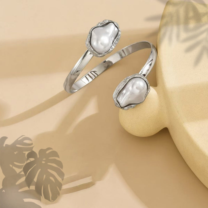 Elegant Pearl Bracelet