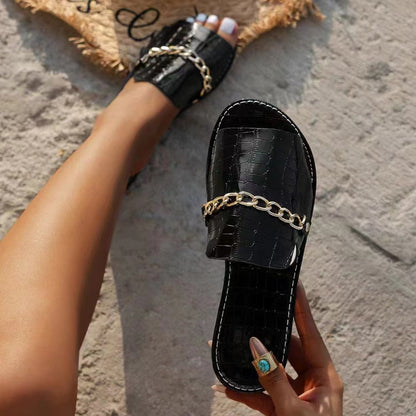 Flat Beach Sandals With Chain Accessories