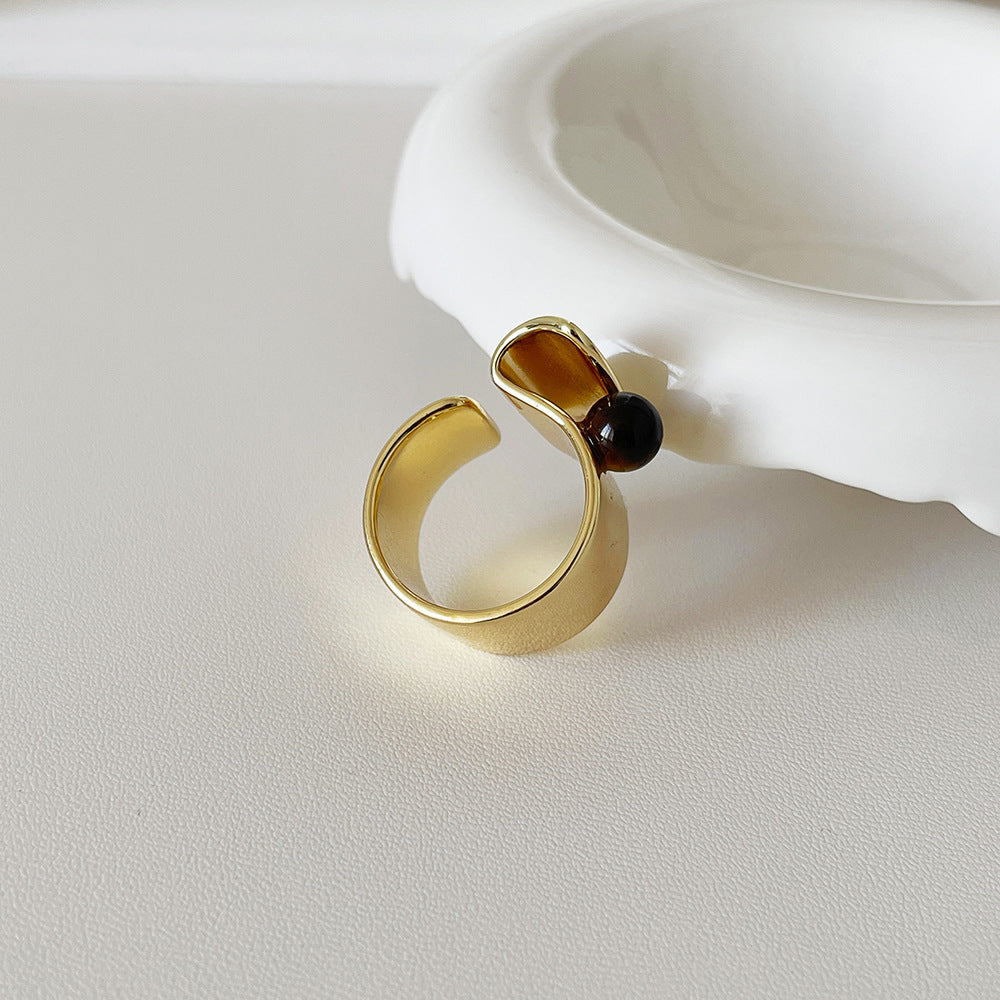 Modern Gold Onyx Ring