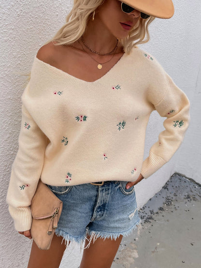 | Beige Wide V-neck Daisy Embroidered Knit Sweater