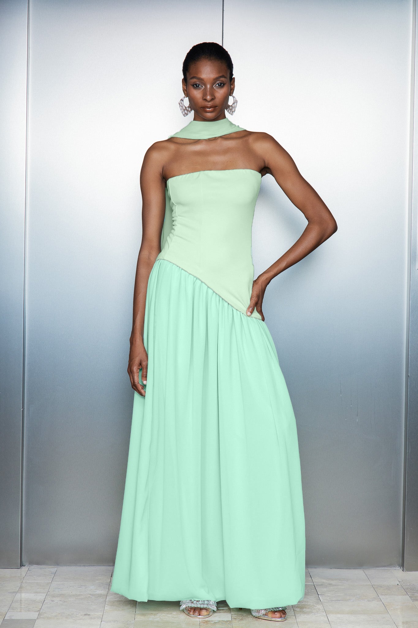 Cathaoir Ruffle Asymmetric Split Maxi Dress in Green
