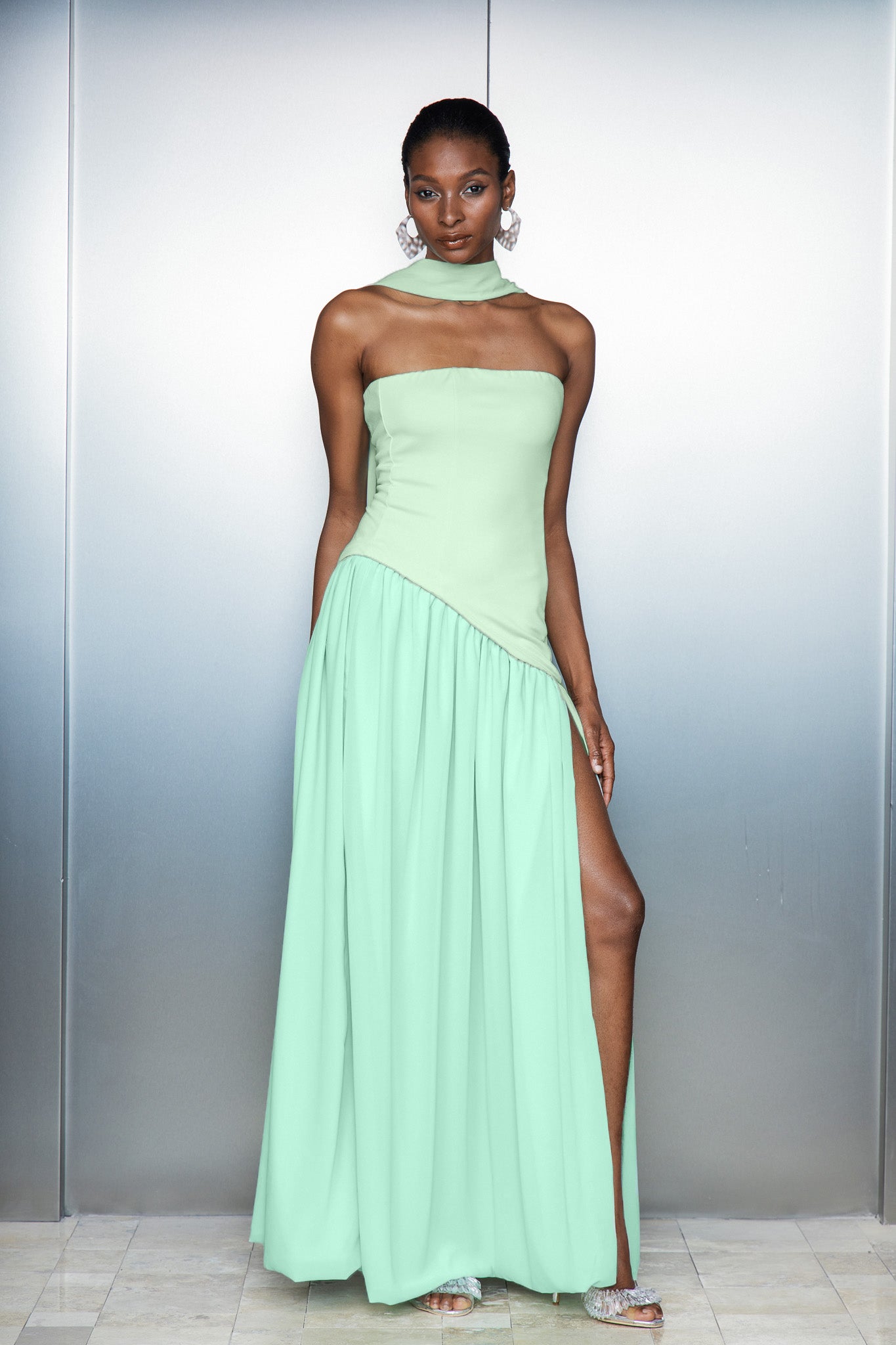 Cathaoir Ruffle Asymmetric Split Maxi Dress in Green