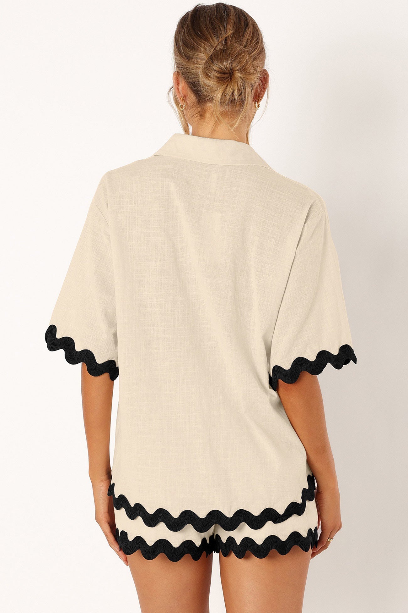 Contrast Wavy Shirt Two-piece Shorts Set