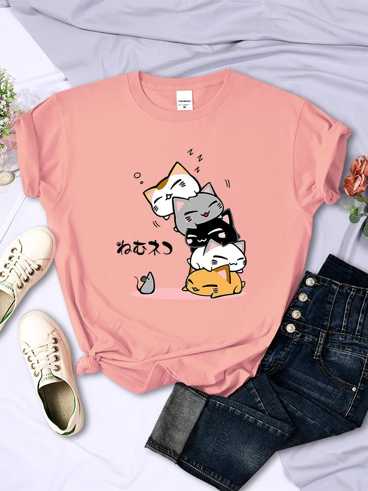 Stacked Cats Sleeping Don’t See the Mouse Print T-shirt Comfortable Soft Tops Creativity Womans Tee Clothing