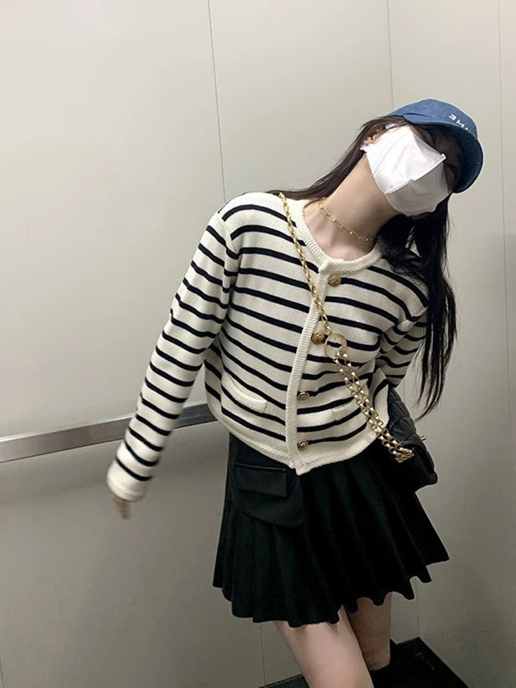 White Black Striped Knitted Female Winter Short Long Sleeve Cardigan