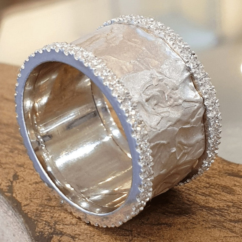 Classic Silver Ring with Timeless Elegance