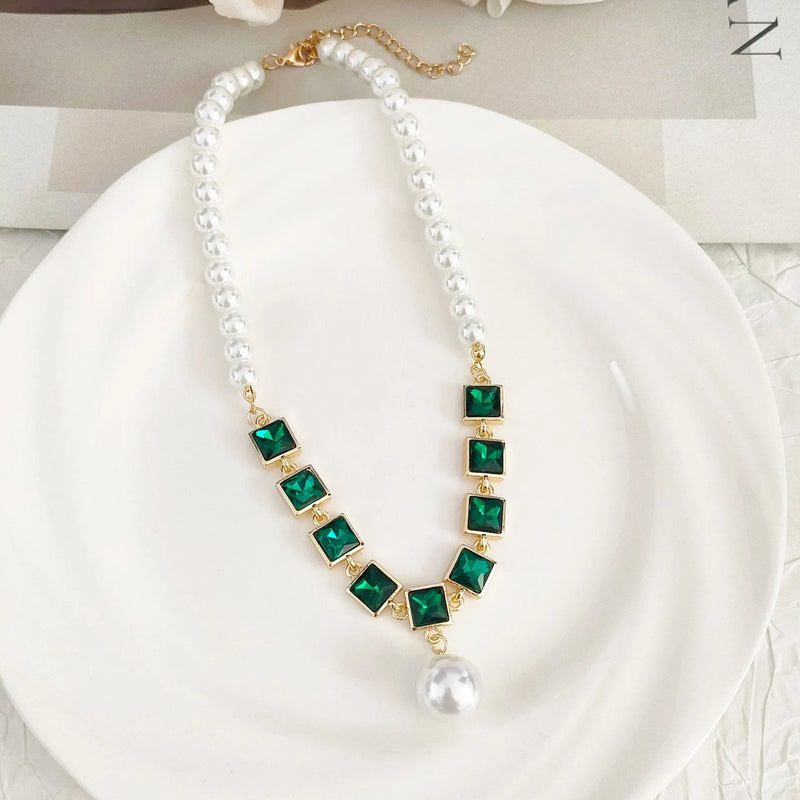 Elegant Emerald Pearl Necklace