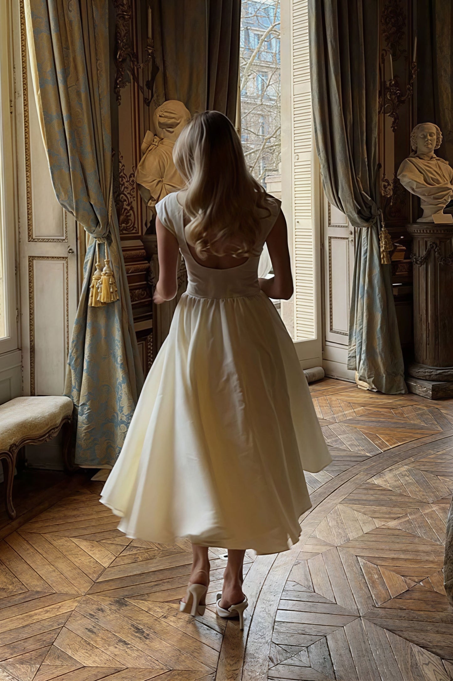 Minimalist Backless Swing Midi Dress