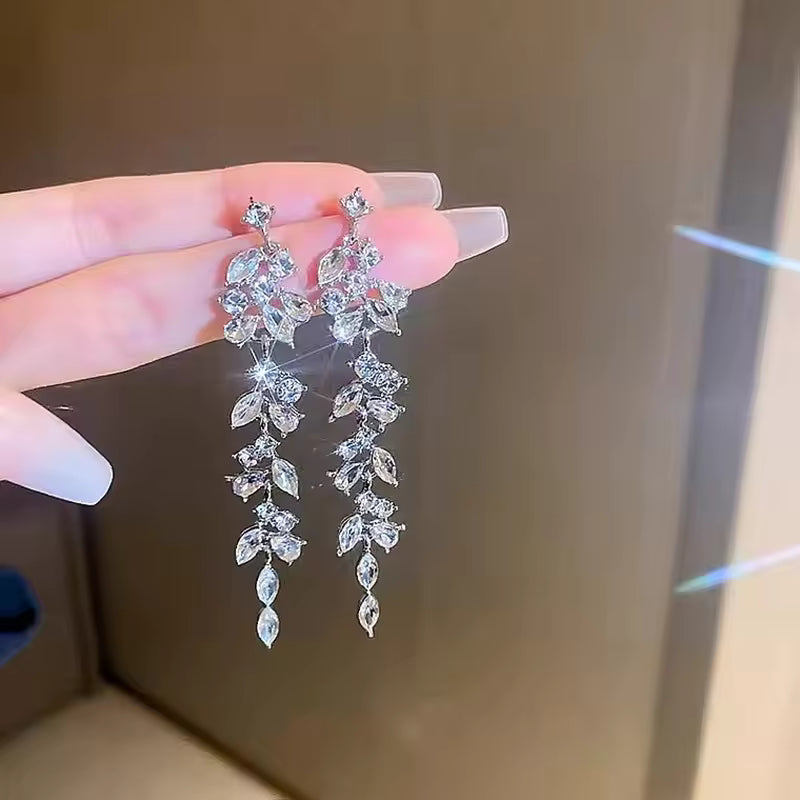 Elegant Crystal Leaf